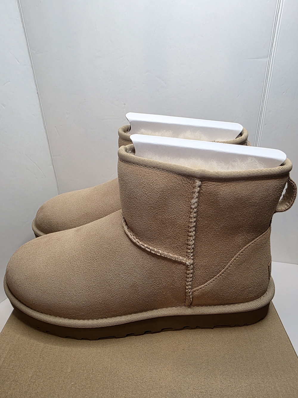 UGG Classic Mini II Women's Fashion Boots Sand 1016222 SZ 10W.